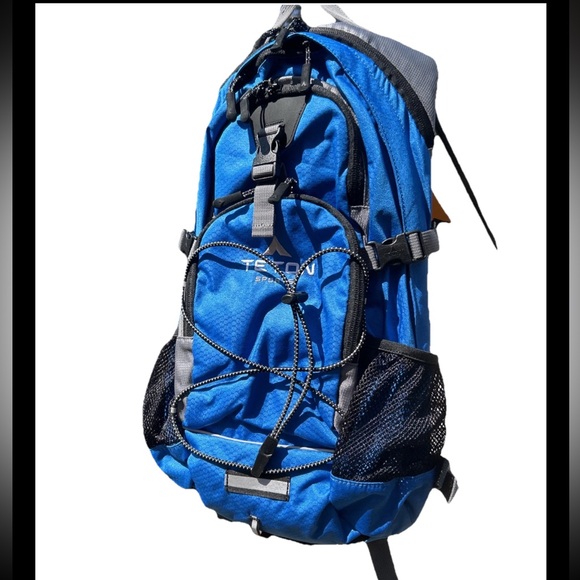 Teton Sports Other - Teton Sports Oasis1100 hydration backpack anti-kink tube adjustable Raincover